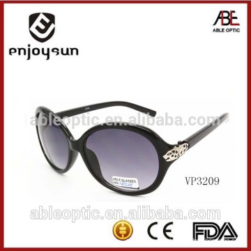 private label roud sunglasses with leopard head pattern hinge